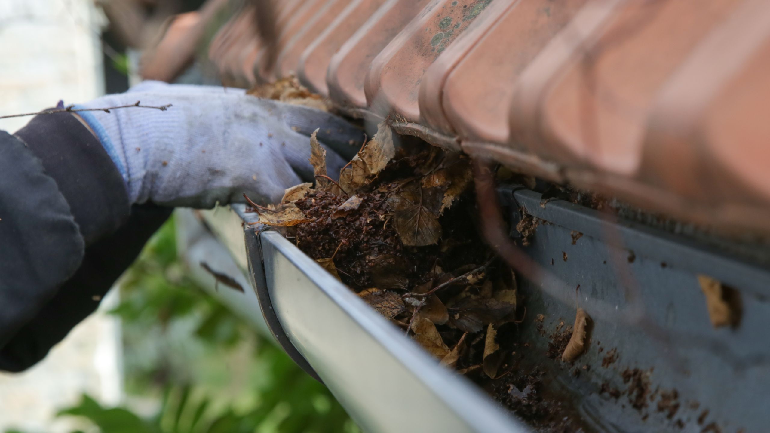 gutter cleaning winnipeg​