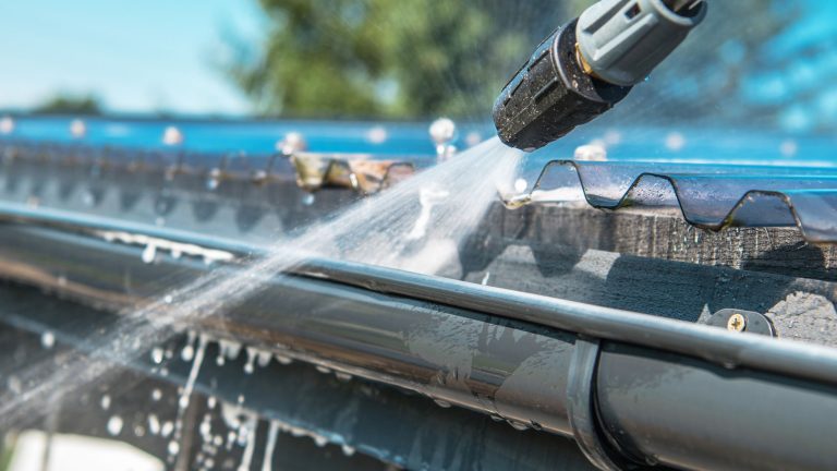 gutter cleaning winnipeg​