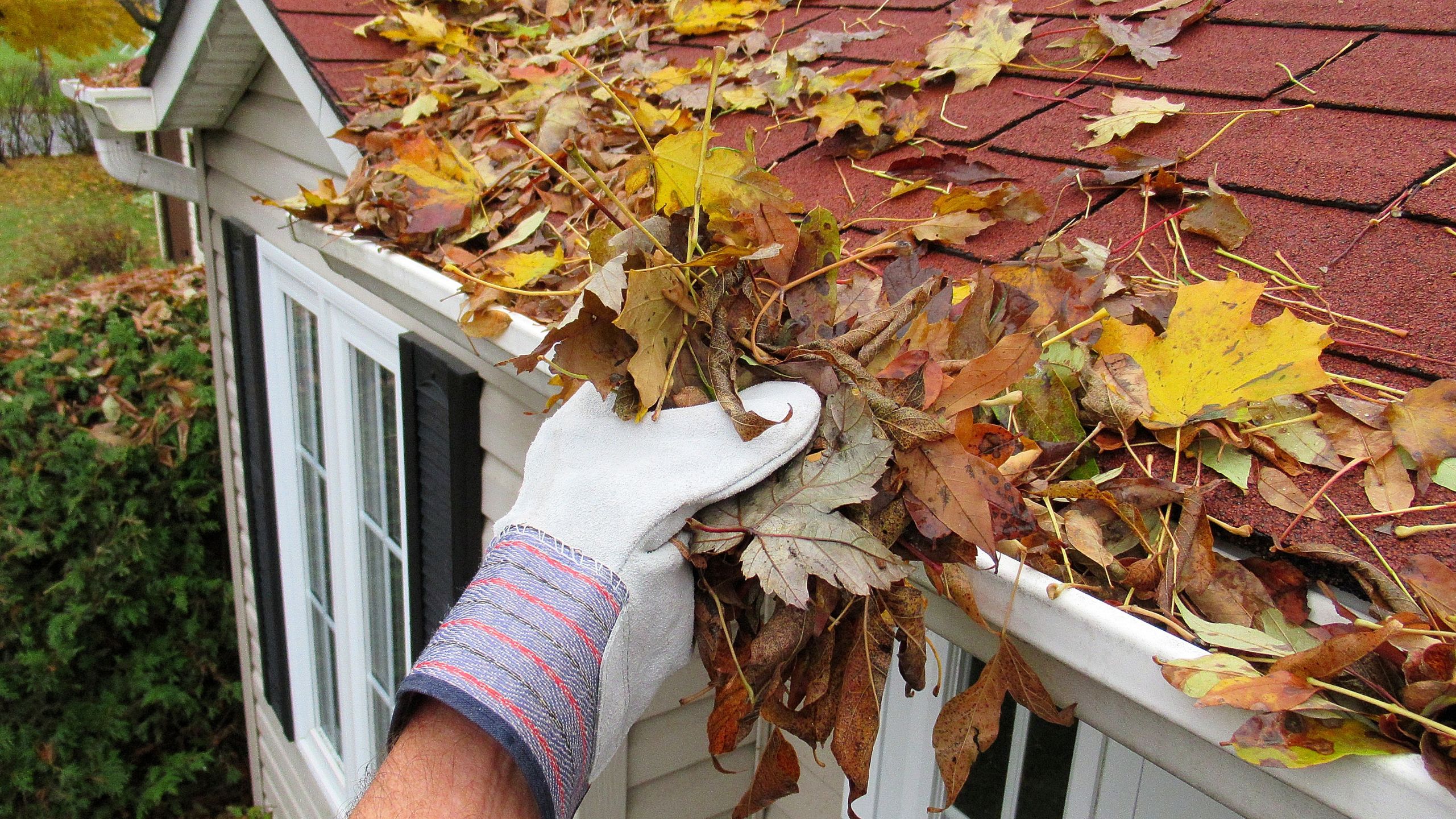 gutter cleaning winnipeg​