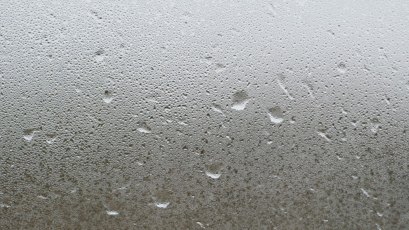 how to clean foggy windows