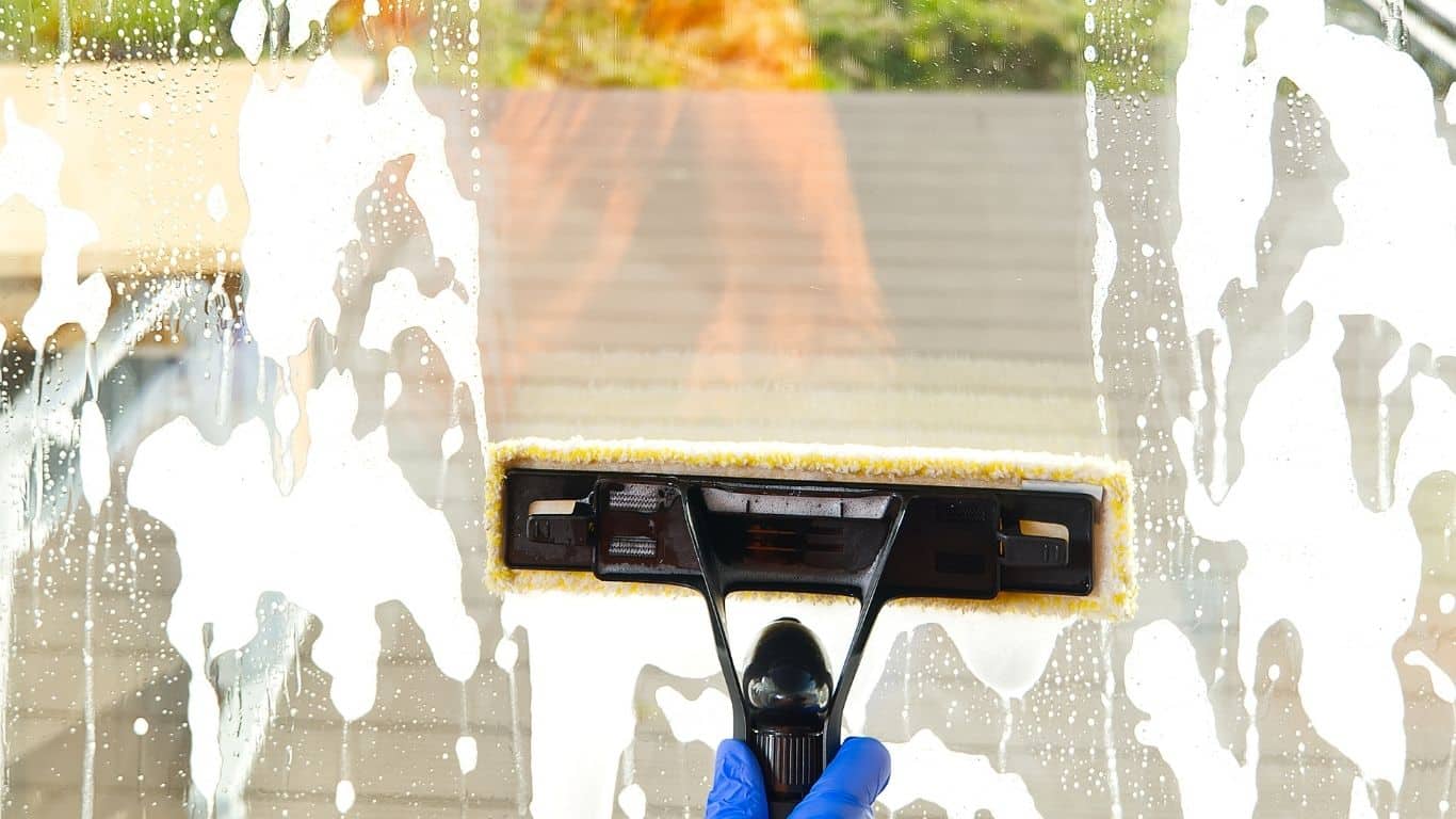 how to clean foggy windows​